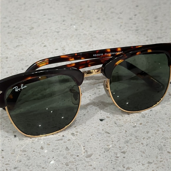 Ray-Ban Clubmaster Classic Tortoise Sunglasses, 51mm - Picture 11 of 11
